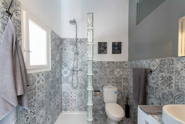 Bathroom the Grey Room